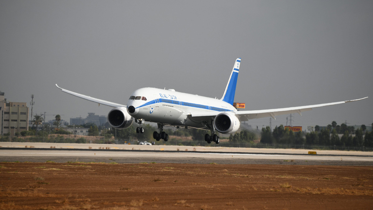 מטוס אל על 787 ממריא מ נתב"ג 