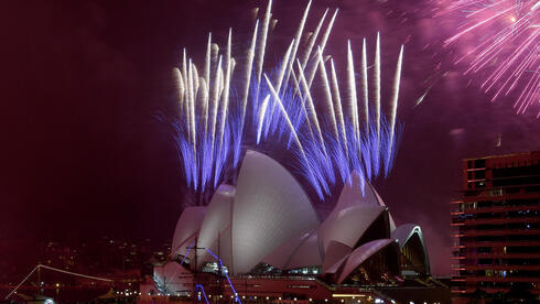 ערב השנה החדשה: מסחר חלקי בבורסות בעולם, הונג קונג ירדה, סידני בנעילה שקטה