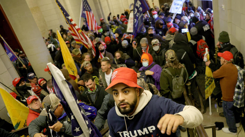 מהומות וושינגטון תומכי טראמפ ליד גבעת הקפיטול מפגינים עימותים  קונגרס 
