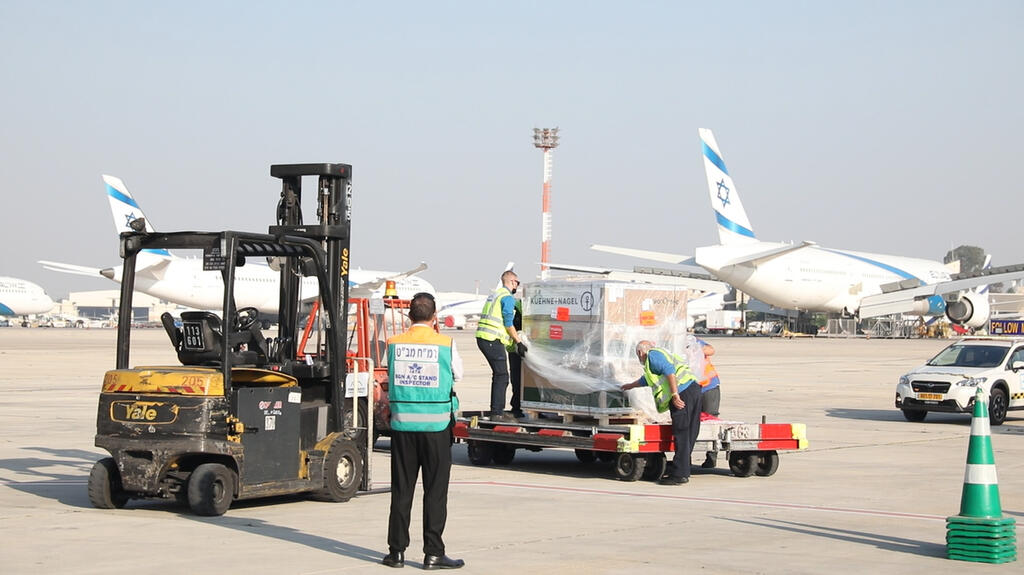 חברות שירותי הקרקע אינן זכאיות לפיצויים בהתאם למתווה שמקבלות חברות התעופה בישראל (צילום: מסוף המטענים ממן בנתב"ג) חיסונים של מודרנה מגיעים לישראל 1