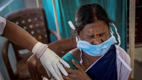 חיסון קורונה בהודו. רק 1.5% מהאוכלוסייה חוסנה, צילום: רויטרס