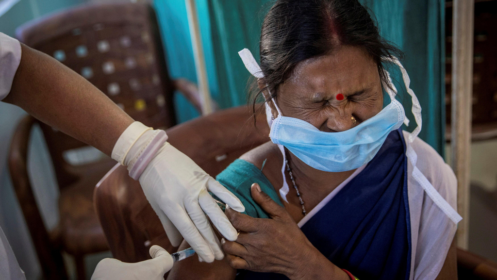 הקורונה בהודו: עוד שיא במספר הנדבקים, מרכזי החיסונים במומבאי נסגרו