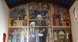 יצירת ציור קיר המציג בנייתה של עיר של דייגו ריברה פנאי