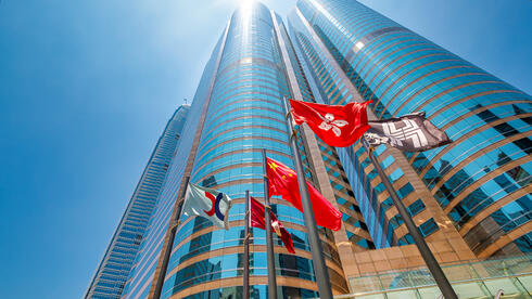 יציבות בבורסות אסיה לקראת סיום השנה; המתכות היקרות מתאוששות אחרי ירידות חדות