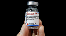 מודרנה בקבוק חיסון קורונה Covid 19