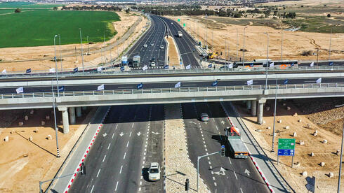 מחלף מיתר החדש. ליברמן מבקש לקדם פרויקטי תשתית גדולים, צילום: TERRASCAN עבור חוצה ישראל