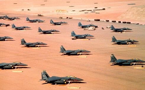 טייסת F15 ערוכה למשימה במלחמת המפרץ, צילום: USAF