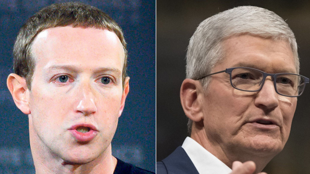 משמאל מארק צוקרברג מנכ"ל פייסבוק וטים קוק מנכ"ל אפל, צילומים: בלומברג, איי אף פי