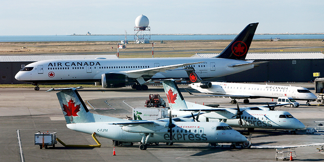 מטוסים של אייר קנדה ב נמל התעופה וונקובר