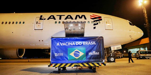 ברזיל מטען של חיסונים סיניים ל קורונה בנמל התעופה של סאו פאולו 4.2.21