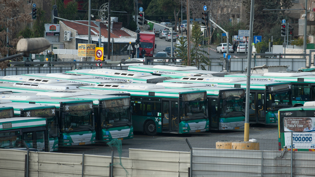 אוטובוסים ב חניון אגד ב בנייני האומה ב ירושלים