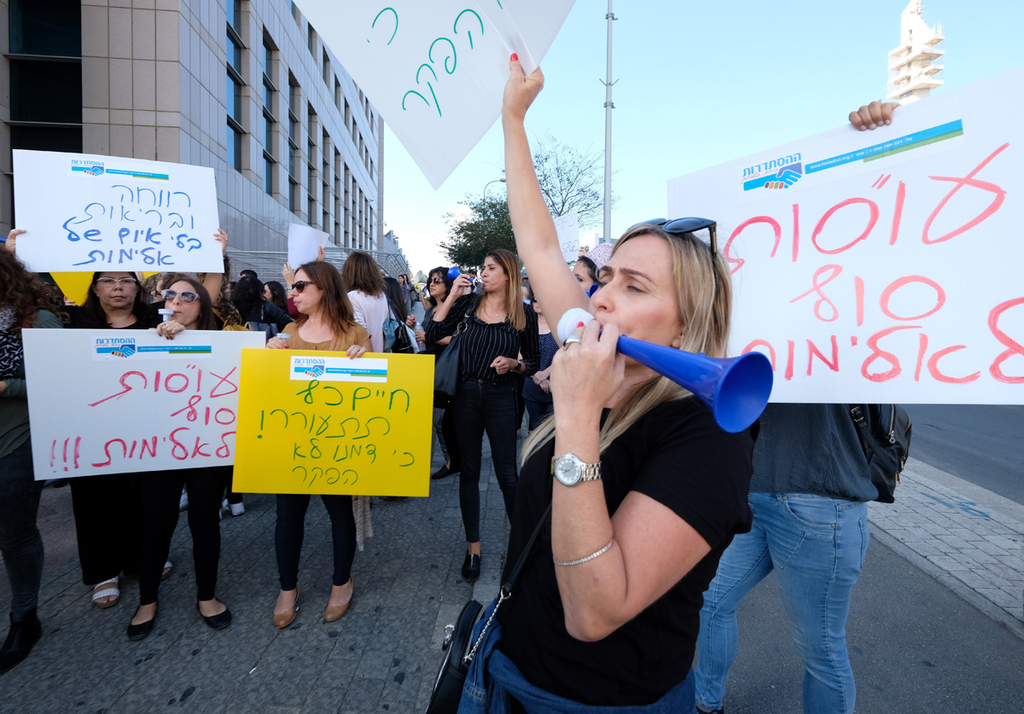 הפגנת העובדים הסוציאלים ב תל אביב ב מחאה על אלימות מ צד ה מטופלים נובמבר 2018