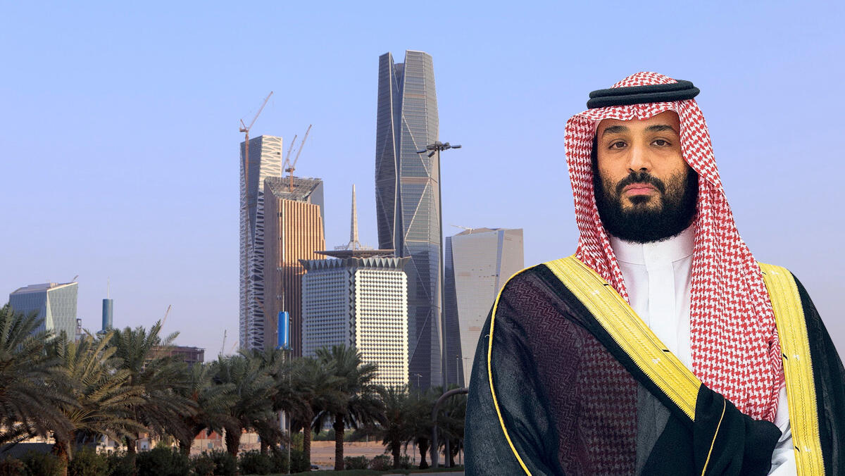 יורש העצר מוחמד בן סלמאן על רקע ריאד בירת סעודיה