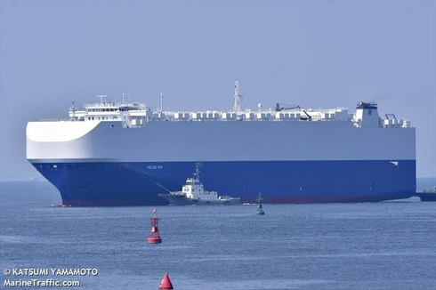 הספינה הליוס ריי השייכת לרמי אונגר, שנפגעה מפיצוץ מסתורי במפרץ עומאן, צילום: Katsumi Yamamoto, MarineTraffic.com