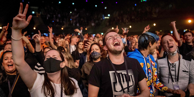 קורונה אמסטרדם מועדון שנפתח לניסוי 7.3.21 