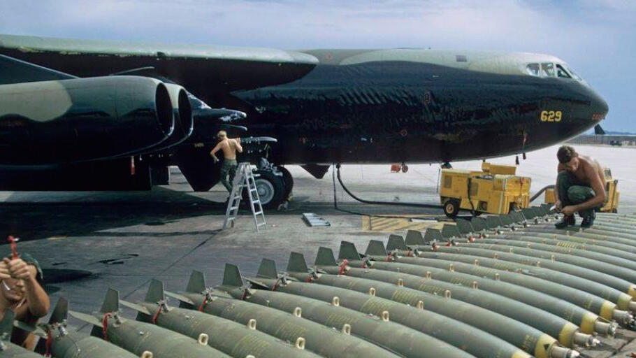 הקברניט מפציצים B52 