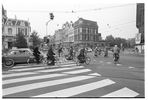 רוכבים באמסטרדם ברחוב הראשי, 1976: גם את בירת האופניים לא הקימו ביום אחד, צילום: דוד רובינגר