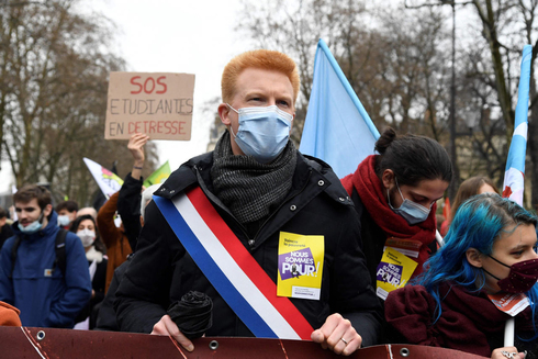 הפגנה בפריז נגד מדיניות הקורונה והפסקת החל"ת, בחודש שעבר, צילום: איי אף פי