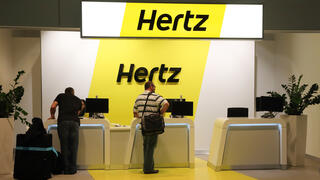 סוכנות השכרת רכב הרץ נמל התעופה ב פרנקפורט גרמניה