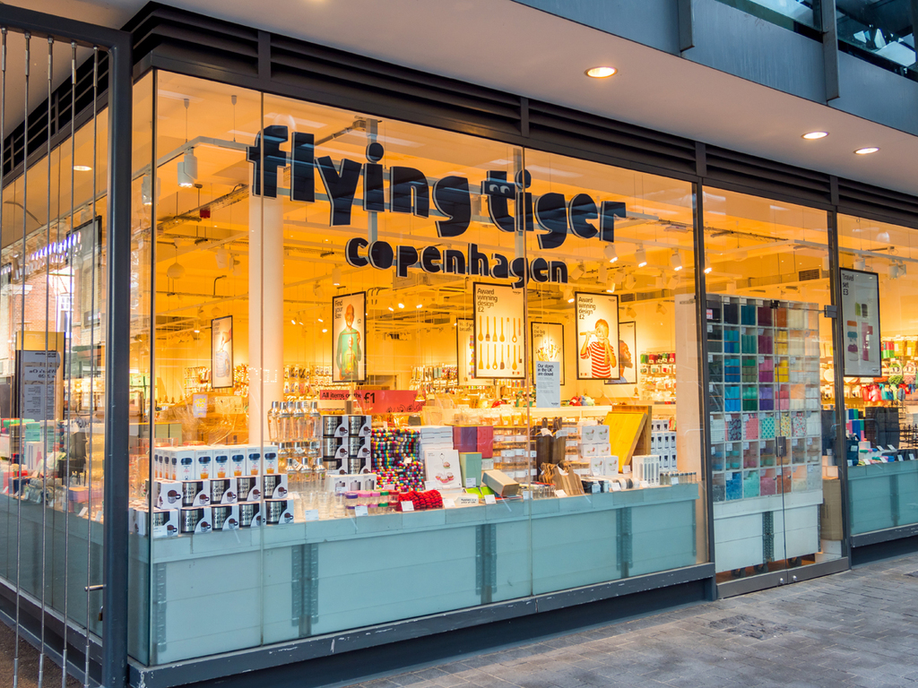 סניף  חנות רשת פליינג טייגר Flying Tiger Copenhagen  מתנות גאדג'טים מכשירי כתיבה