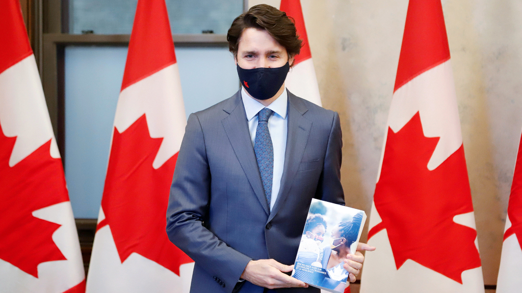 ראש ממשלת קנדה ג'סטין טרודו מציג את התקציב