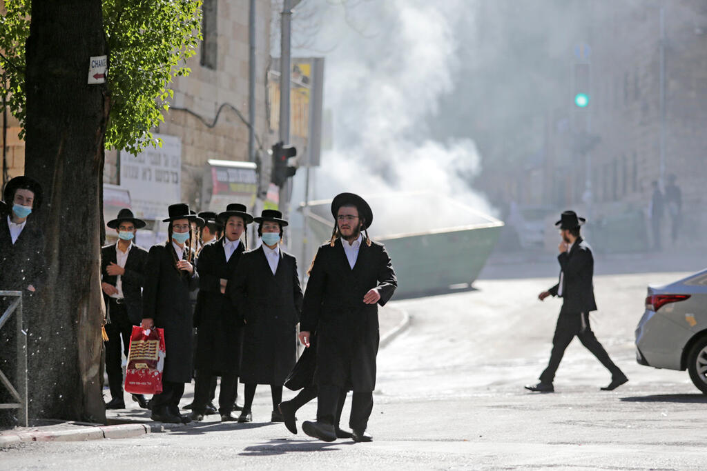 חרדים מתפרעים בעקבות אכיפה משטרתית ב מוסד לימודי של ישיבת סאטמר ב ירושלים