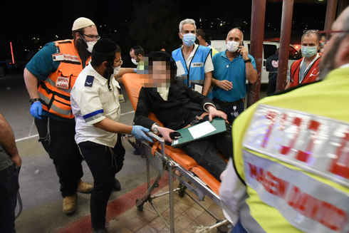 פינוי פצועים לבית החולים זיו, צילום: אביהו שפירא