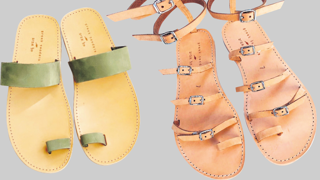 ב-Greek Sandals מייצרים סנדלים בשיטות המסורתיות