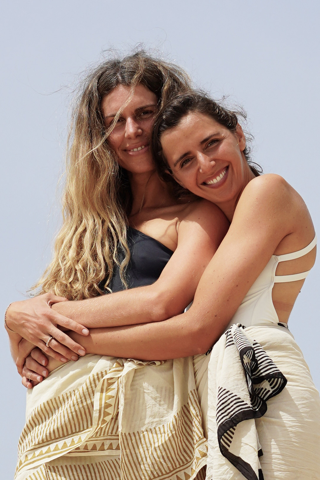 סלומה פקיאל דיין ו סנדרה קדוש זקהיים מותג ה סנדלים של Greek Sandals פנאי