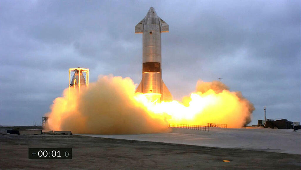 צפו: לראשונה - ספינת החלל של SpaceX נחתה ולא התפוצצה