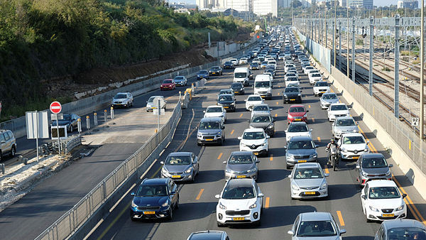 פקקים בכבישי ישראל מכוניות בכבישים