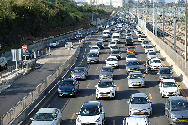 פקקים בכבישי ישראל מכוניות בכבישים,   