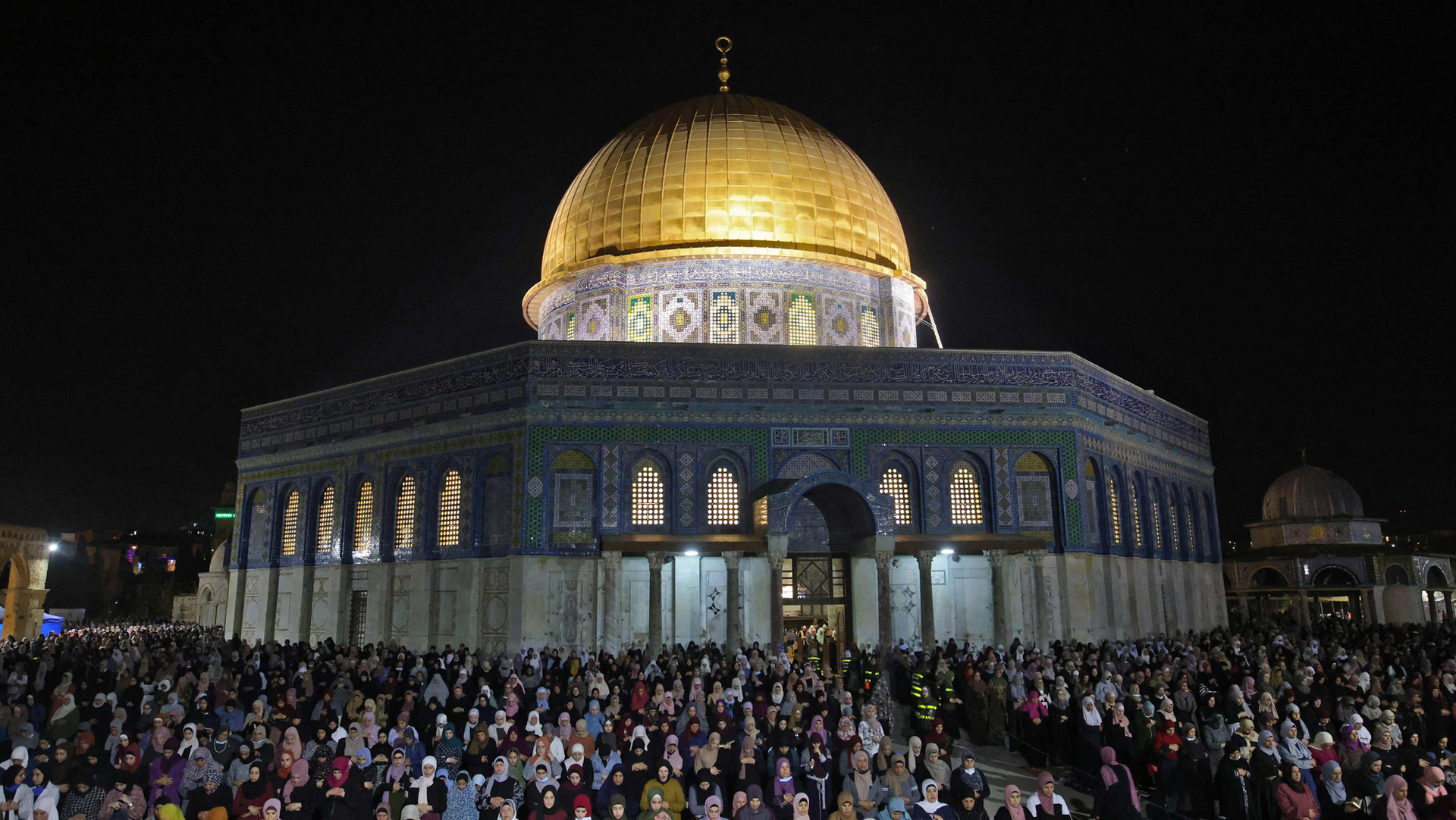 מתפללים פלסטינים רמדאן הר הבית מסגד אל אקצא ירושלים 1