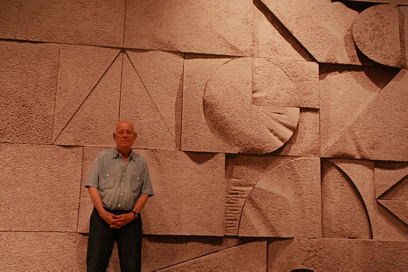 דני קרוון לפני הקיר בכנסת שיצר 6.11.2007