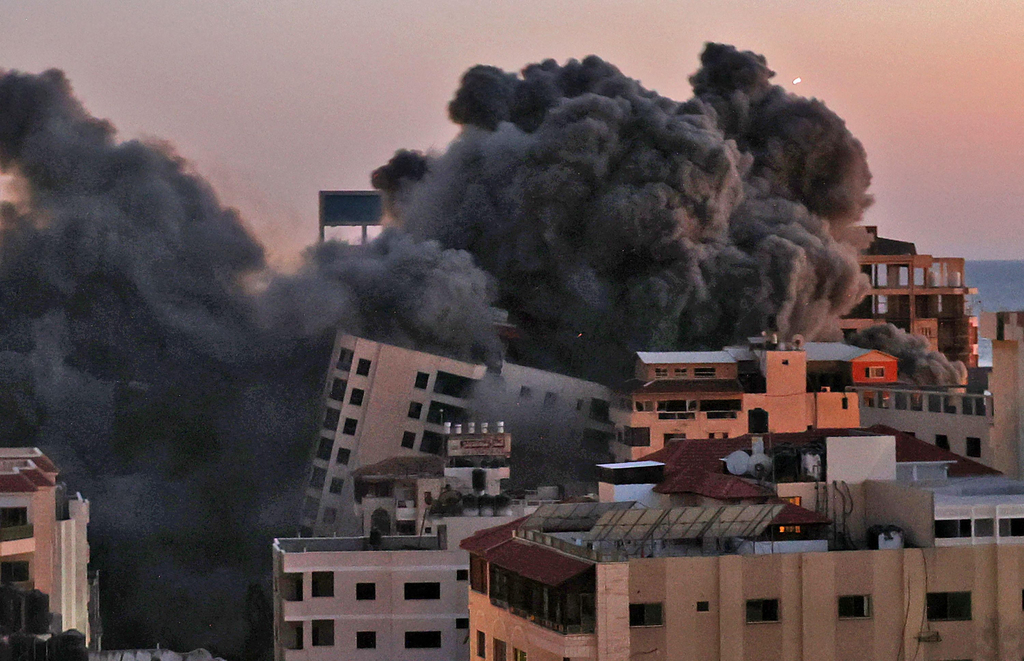 תקיפה הפצצה של חיל האוויר צה"ל ב עזה מגדל בניין מבצע שומר החומות 1