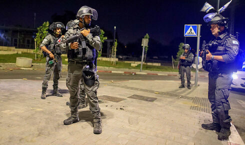 כוחות ביטחון בלוד, אמש, AFP