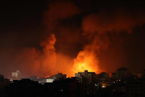 ההפצצות בעזה הלילה, AFP