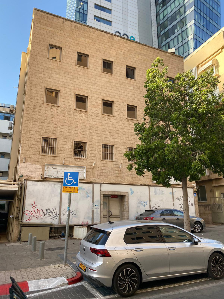 בניין בנק לאומי שנמכר ב לילינבלום תל אביב