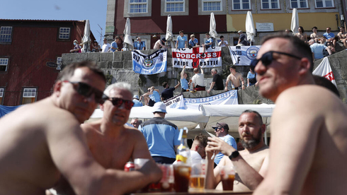תיירים מבריטניה בפורטו לקראת גמר ליגת האלופות, צילום: רויטרס