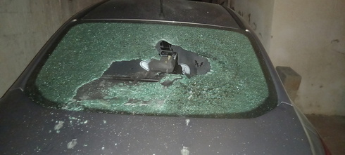 מכוניתו של כתב ynet חסן שעלאן שנפגעה מירי בטייבה, ynet