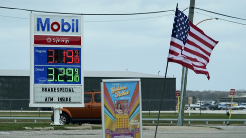 תחנת דלק בארה"ב. מה תעשה האינפלציה למחירו?, צילום: AP