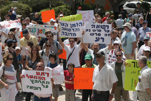 הפגנת רופאי משפחה בתל אביב, צילום: צביקה טישלר