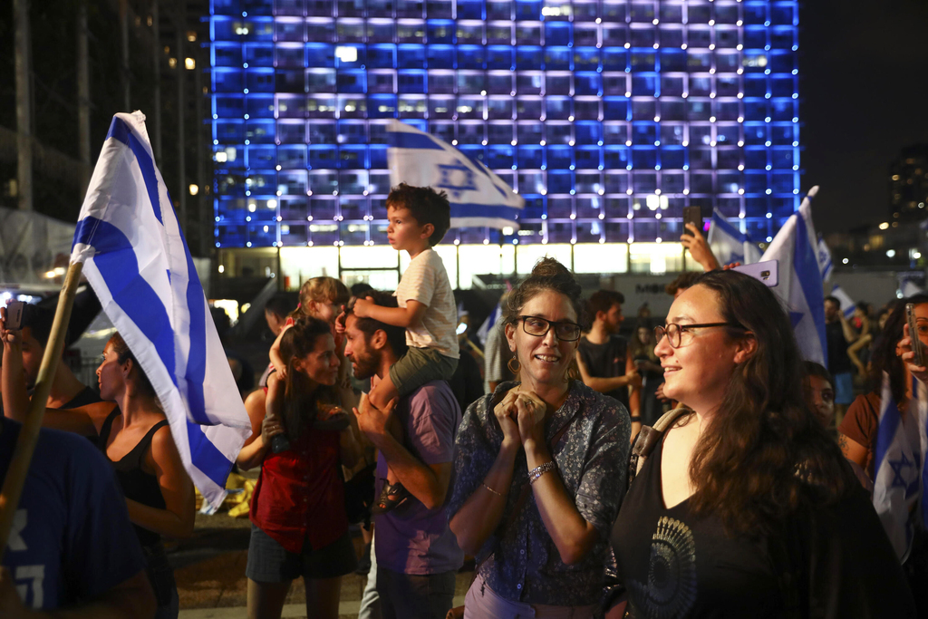 כיכר רבין תל אביב חגיגות חגיגה של השבעת הממשלה ממשלת השינוי
