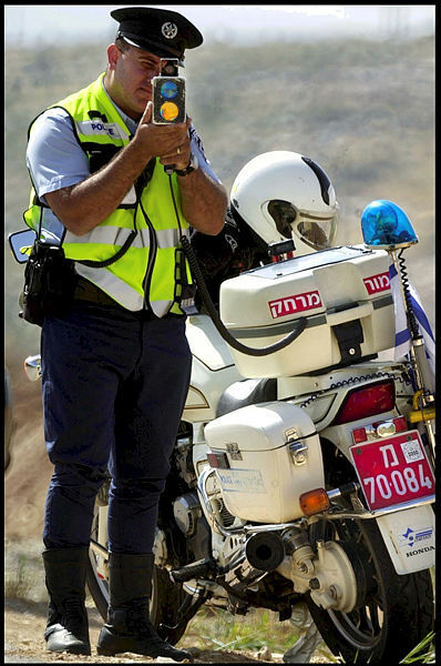 משטרת התנועה משטרה לייזר מהירות מופרזת