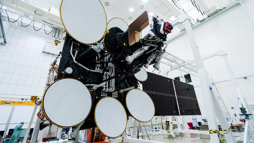 לוויין עמוס 4 חלל תקשורת לווין לויין