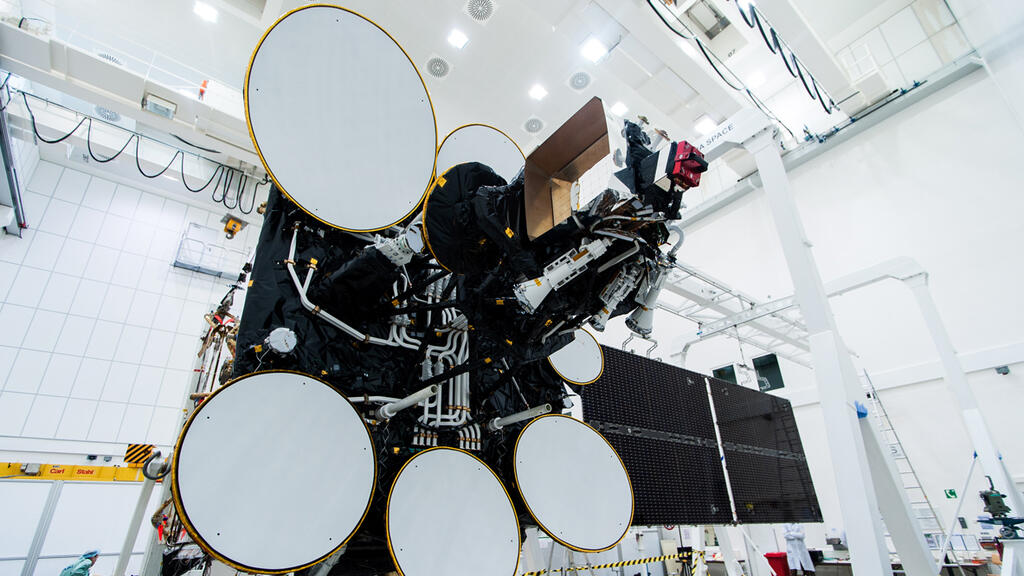 לוויין עמוס 4 חלל תקשורת לווין לויין