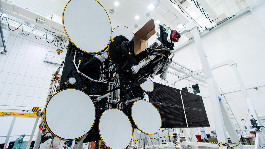 לוויין עמוס 4 חלל תקשורת לווין לויין