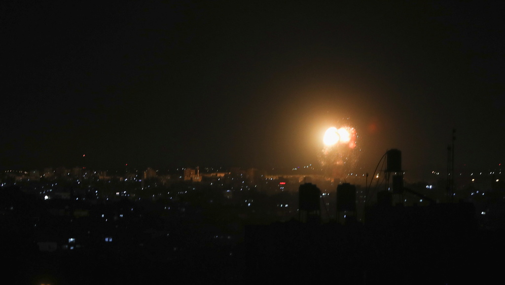 לאחר גל תקיפות נרחב בעזה: חמאס ירה אש מקלעים, אין נפגעים