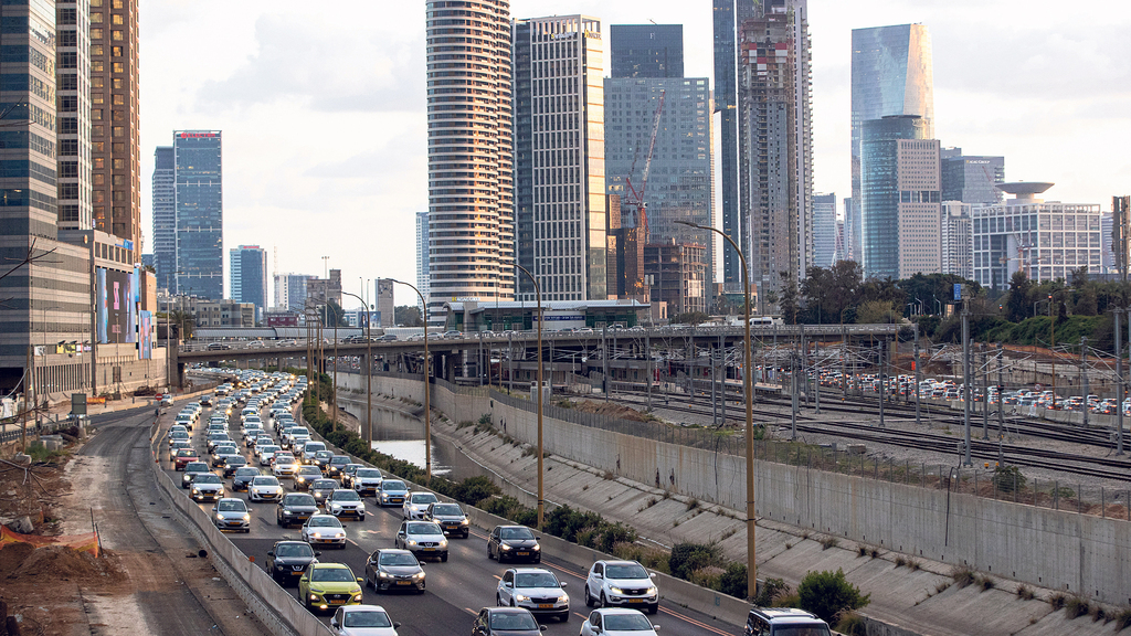 קו הרקיע של תל אביב פקק תנועה נתיבי איילון