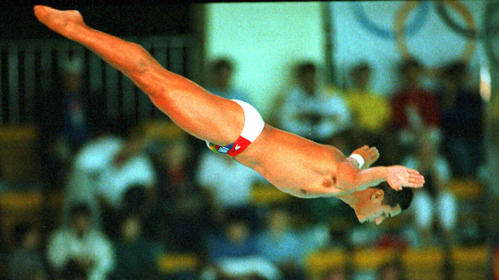 גרג לוגאניס קופץ למים באולימפיאדת סיאול